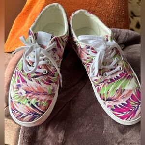 Vans woman’s 8.5 tropical, floral tennis shoes
